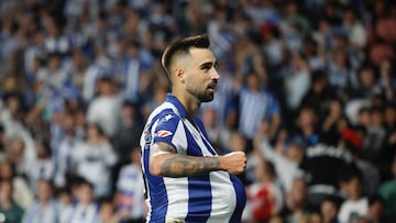 SAN SEBASTIÁN, 28/08/2024.- El centrocampista de la Real Sociedad Brais Méndez celebra el primer gol de su equipo durante el partido de LaLiga entre la Real Sociedad y el Alavés, este miércoles en el estadio Reale Arena. EFE/ Javi Colmenero