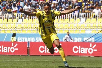 El delantero argentino de 29 años, ha jugado solamente en un club de nuestro país, Everton de Viña del Mar.