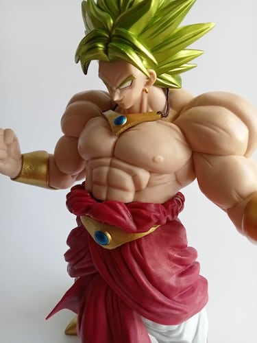 La salvaje evolución del Broly de ‘Dragon Ball Z’ en dos bestiales figuras del Saiyan Legendario