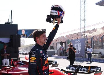 Alegría de Max Verstappen tras proclamarse campeón en Países Bajos.