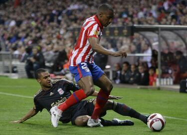 El colombiano jugó 56 partidos europeos con el Atlético. Jugó un total de 314 choques y fue un futbolista notable en el equipo rojiblanco que volvió a ganar un título europeo. Ganó dos Europa League y una Supercopa de Europa. La pareja defensiva del Atlético que ganó la Europa League en Hamburgo en 2010 fue la formada por Perea y Domínguez. Ese título en Hamburgo devolvió al club a la elite del fútbol europeo y fue el comienzo de lo que es ahora la entidad madrileña. Dos años más tarde, en Bucarest, estaba en el banquillo. Perea también selló una gran carrera de rojiblanco