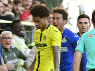 VILA-REAL (CASTELLÓN), 06/12/2025.- El centrocampista del GEtafe, Luis Milla (c) y el delanero del Villarreal, Tajon Buchanan (i) durante el partido de LaLiga EA Sports disputado este sábado en el Estadio de la Cerámica de Vila-Real (Castellón). EFE/ Andreu Esteban
