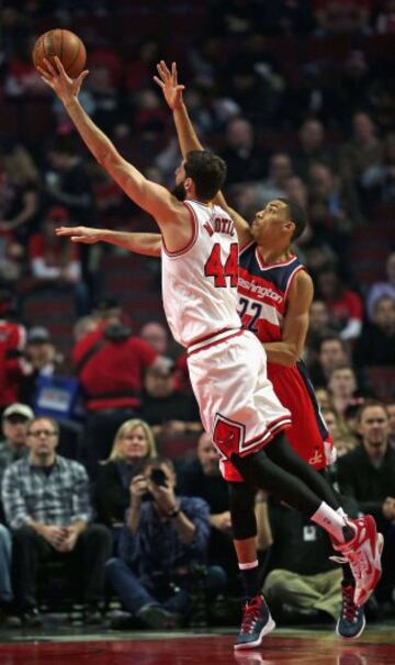 Nikola Mirotic y Otto Porter Jr. 