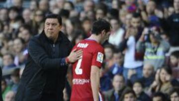 Godín: dos faltas, dos amarillas