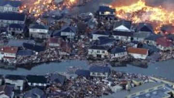 <b>UN INFIERNO. </b>El devastador terremoto de Japón, acompañado de un tsunami con olas de diez metros, ha llevado el caos al país del sol naciente.