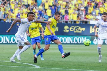 Militao y Rub¨¦n Alcaraz.