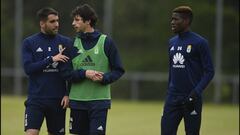 Jugadores del Oviedo durante un entrenamiento. 