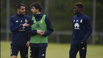 Jugadores del Oviedo durante un entrenamiento.