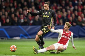 Federico Bernardeschi yFrenkie de Jong  