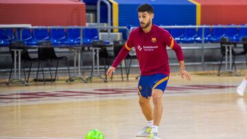 Adolfo, en un entrenamiento con el Barça.