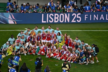 Las jugadoras del Arsenal celebran el triunfo y su segunda Champions League de su historia.