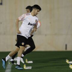 Equilibrio salarial en el Valencia: la patata caliente de Anil