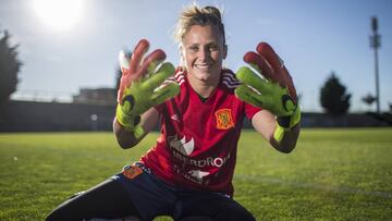 La portera de la Selecci&oacute;n Espa&ntilde;ola de F&uacute;tbol Sandra Pa&ntilde;os posa en una entrevista para As.