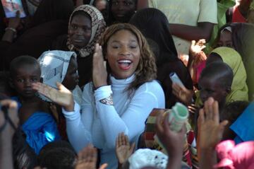 La deportista estadounidense ha dominado "el deporte blanco" y sus 23 títulos individuales en Grand Slam avalan esta afirmación. En el aspecto social, la atleta también ha demostrado su gran calidad. En 2016, Serena Williams, quien es embajadora de buena voluntad de la UNICEF, arrancó The Serena Williams Fund, que se enfoca en educación y desarrollo comunitario. A través de este fondo, Williams ha apoyado para construir escuelas en Jamaica, Uganda, Kenia y Zimbabue, con el objetivo de ayudar a países menos afortunados a dar educación a las nuevas generaciones. "Serena Williams no es sólo una campeona mundial de tenis, sino una campeona para los niños, además de una apasionada defensora de que cada niño tenga educación de calidad", señaló Anthony Lake, exdirector ejecutivo de UNICEF.