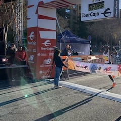 Rhonex Kipruto bate el récord mundial de 10k en Valencia
