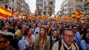Asistentes a un acto del PP contra la amnistía, en la plaza de Los Fueros, a 5 de noviembre de 2023, en Valencia, Comunidad Valenciana (España). El Partido Popular ha convocado este acto para expresar su rechazo a la amnistía del procés y su defensa de la igualdad entre españoles. El pasado 24 de septiembre, los populares celebraron un acto en Madrid en contra de la amnistía, en el que reunieron a más de 40.000 personas y, ante las quejas del PSOE por “agitar la calle”, el PP ha anunciado que no renunciará en “ningún caso” a hacer “mítines o concentraciones” para expresar su posición acerca de la amnistía.
05 NOVIEMBRE 2023;ACTO;PP;PARTIDO POPULAR;AMNISTÍA;CONTRA;QUEJA
Rober Solsona / Europa Press
05/11/2023