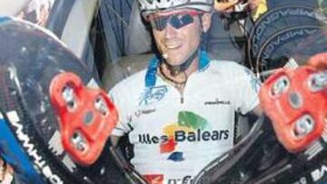 <b>SOBRADO. </b>Después de su magnífico demarraje, a Valverde le dio tiempo de celebrar su triunfo, con beso incluido.