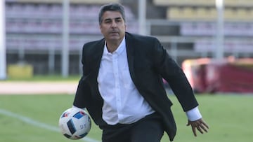 "Es difícil encontrar un DT como Santiago Escobar; él puede devolver a la U a su lugar"