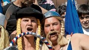 <b>LOS GALOS, A GALES. </b>Astérix, Obélix, Chabal y el Gallo estarán rodeados de All Blacks en Cardiff.