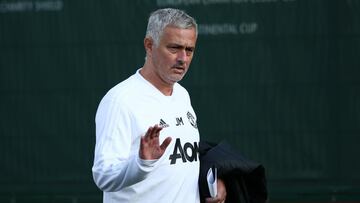 Mourinho walks to Old Trafford as United arrive late again for Champions League