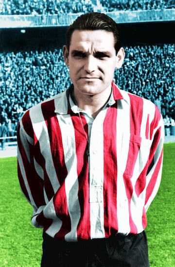 Tras 10 años en el Athletic (desde 1950 hasta 1960), fichó por el Barcelona donde estuvo hasta 1965.