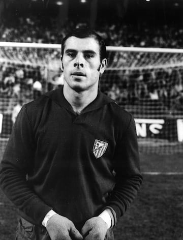 El portero espa?ol es una leyenda de los dos equipos. Jug en el Bar?a desde 1966 hasta 1973 y en el Atltico de Madrid desde 1973 hasta 1980. Como rojiblanco jug 213 partidos y conquist una Liga, una Copa de Espa?a y una copa Intercontinental. 