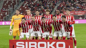 20-10-24. ALINEACIÓN DEL SPORTING QUE DERROTÓ AL CASTELLÓN. DESDE ARRIBA Y POR LA IZDA: YAÑEZ, MARAS, RÓBER PIER, GELABERT, OTERO, OLAETXEA; ROSAS, DUBASIN, PABLO GARCÍA, GASPAR Y NACHO MÉNDEZ.
