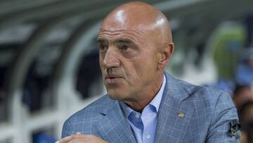José Luis Sánchez Solá dirigiendo al Puebla en el Clausura 2019.