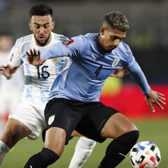 Barcelona's Araújo suffers hamstring injury with Uruguay