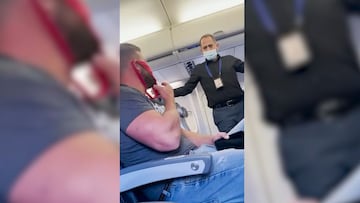 Echan a un pasajero de un avión por llevar como mascarilla un tanga rojo