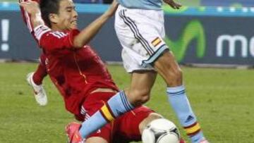 <b>¿SU PRIMER MINIDERBI? </b>En la imagen, Xiang intenta arrebatar la pelota al sevillista Navas durante el encuentro del domingo.