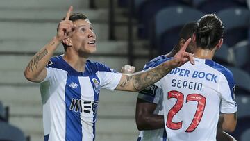 Matheus Uribe celebrando un gol con Porto.