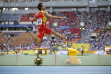 El español Eusebio Cáceres durante la final de la prueba de salto de longitud masculina en la que ha acabado en cuarta posición, con una marca de 8,26m, hoy en los Mundiales de Atletismo de Moscú 2013, que se celebran en el Estadio Olímpico de Luzhniki