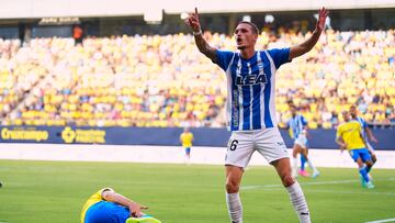 Rafa Marín, en una acción del partido contra el Cádiz, su debut en Primera.