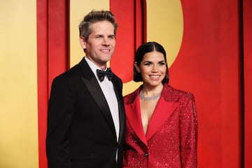 Sonrisas y estatuillas destacan en las “afterparty” de los Oscars