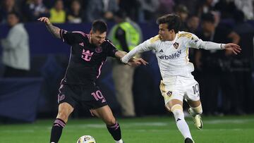 CARSON, CALIFORNIA - FEBRUARY 25: Lionel Messi #10 of Inter Miami dribbles past the defense of Riqui Puig #10 of Los Angeles Galaxy during the first half of a game at Dignity Health Sports Park on February 25, 2024 in Carson, California.   Sean M. Haffey/Getty Images/AFP (Photo by Sean M. Haffey / GETTY IMAGES NORTH AMERICA / Getty Images via AFP)