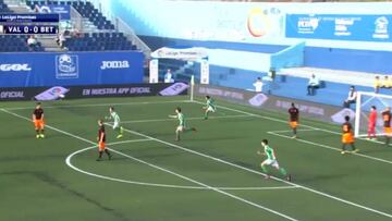 Los jugadores del Betis celebran el gol que les dio el triunfo ante el Valencia en el primer partido del XXI LaLiga Promises International.
