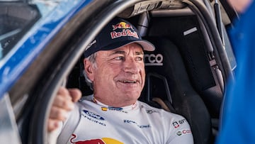 Carlos Sainz baja del Ford del Dakar 2026.