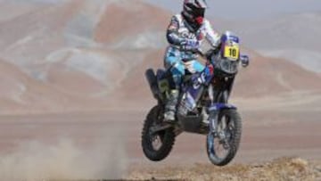 El motociclista franc&eacute;s David Casteu compite hoy, mi&eacute;rcoles 9 de enero de 2013, durante la quinta etapa del Rally Dakar en Arequipa (Per&uacute;). EFE/Gonzalo Alfaro