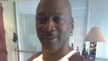 'Selfie' de Michael Jordan en la cuenta de Twitter de sus Hornets.