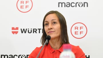 LAS ROZAS (MADRID), 02/09/2022.- La árbitra Guadalupe Porras Ayuso durante la rueda de prensa del Comité Técnico de Árbitros de la Real Federación Española de Fútbol para presentar el Seminario Arbitral Femenino previo al inicio de la competición este viernes en la Ciudad del Fútbol de Las Rozas, Madrid. EFE/ Víctor Lerena
