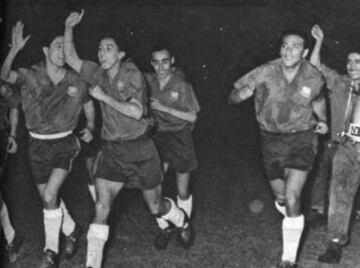 18 de noviembre de 1959: Con homenaje a Sergio Livingstone en su despedida del fútbol, Chile vence por primera vez a Argentina. Fue 4-2 en el estadio Nacional.