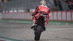 IMOLA, ITALY - MAY 01:  Chaz Davies of Great Britain and ARUBA.IT RACING-DUCATI celebrates at the end of the Superbike race 2 during the World Superbikes - Race  at Enzo &amp; Dino Ferrari Circuit on May 10, 2015 in Imola, Italy.  (Photo by Mirco Lazzari gp/Getty Images)