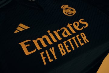 Negra con detalles amarillos, as赤 es la tercera equipaci車n del Real Madrid