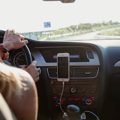 Este es el botón de tu coche que nunca deberías apagar: puede salvarte la vida
