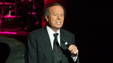 LONDON, ENGLAND - MAY 13: Julio Iglesias performs live on stage at the Royal Albert Hall on May 13, 2014 in London, England. (Photo by Samir Hussein/Getty Images)