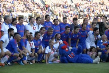 Universidad de Chile retirados vs Rostros de TV en el estadio Nacional, Chile.