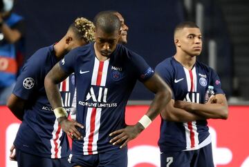 Los jugadores del PSG, decepcionados tras perder en la final de la Champions de 2020 contra el Bayern de Múnich.