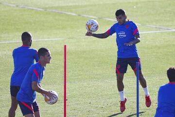 Correa remata un bal¨®n