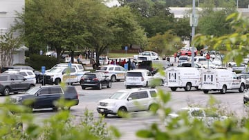 Un tiroteo en un centro comercial de Carolina del Sur dejó 12 personas heridas, 10 de las cuales recibieron disparos. La policía detuvo a tres personas.